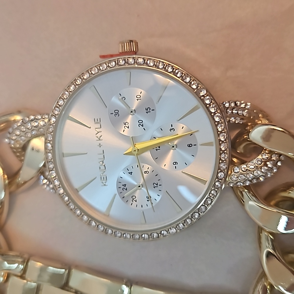 KENDALL & KYLIE Watch and Bracelet gift 🎁 set - Picture 7 of 9